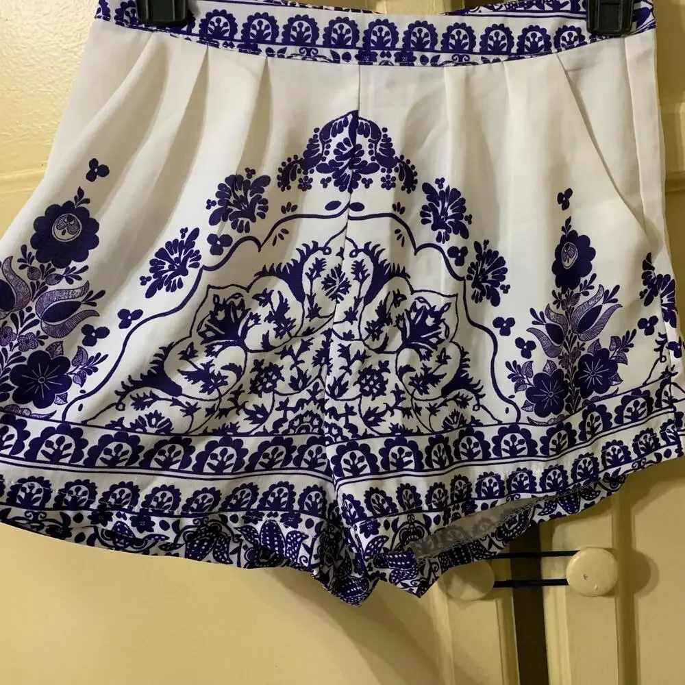 Lily Whyt Blue and White Fine China High Waisted Shorts Size 8 - Picture 11 of 14